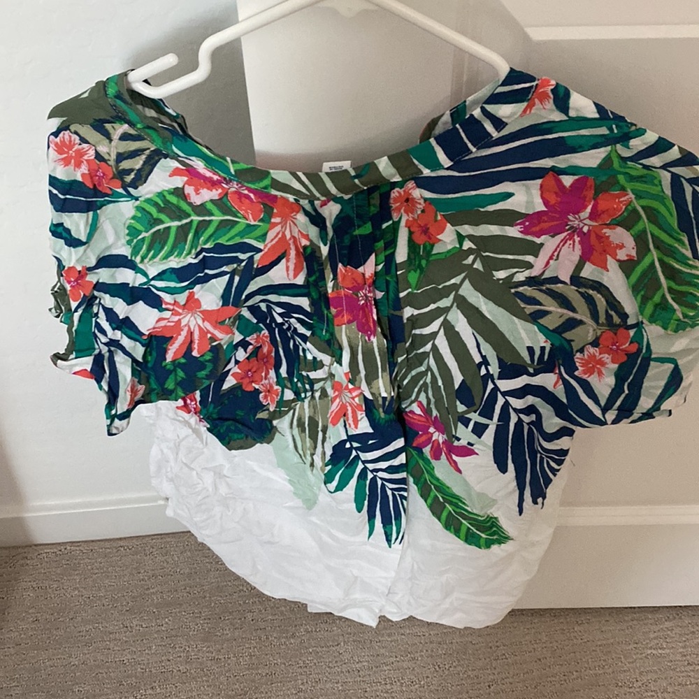 Old navy womens blouse jungle print. Size M - Picture 2 of 4